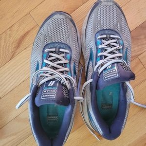 Brooks Dyad Running Sneakers